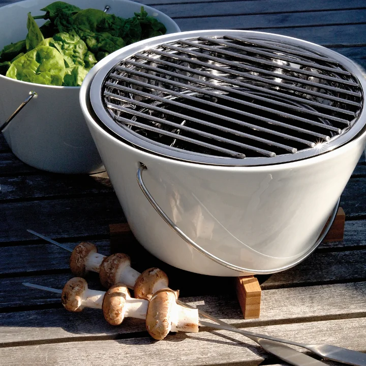 The table grill from Eva Solo as a salad bowl and as a grill