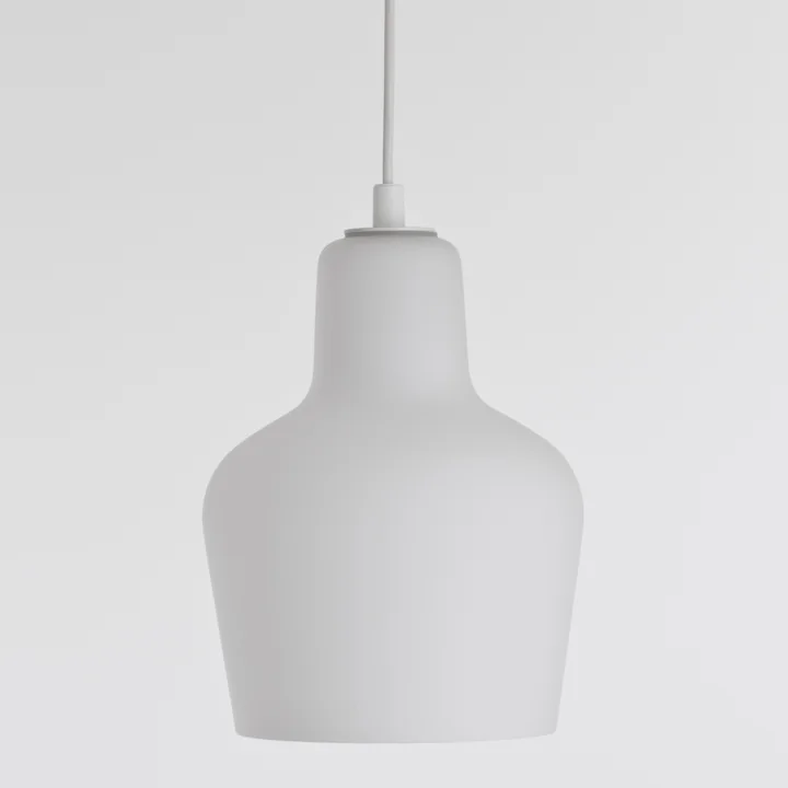 The pendant luminaire A 440 from Artek shines softly