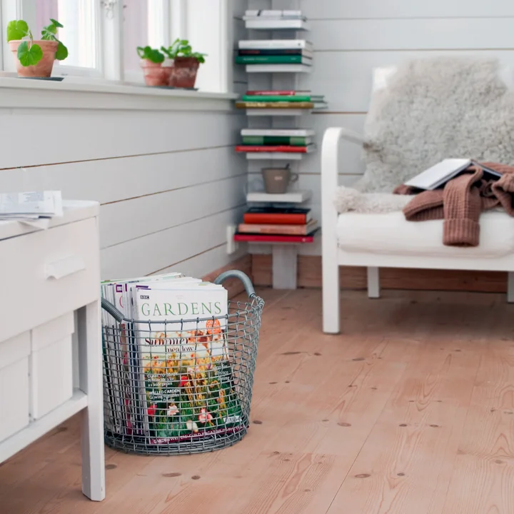 Wire Basket for Newspapers and Magazines