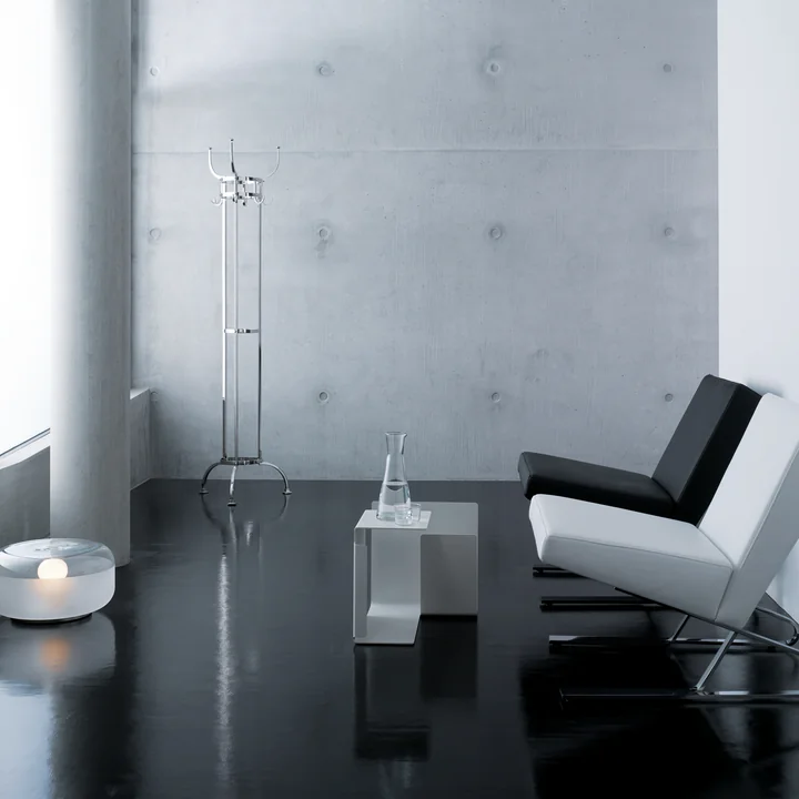 Timeless coat rack in the living room