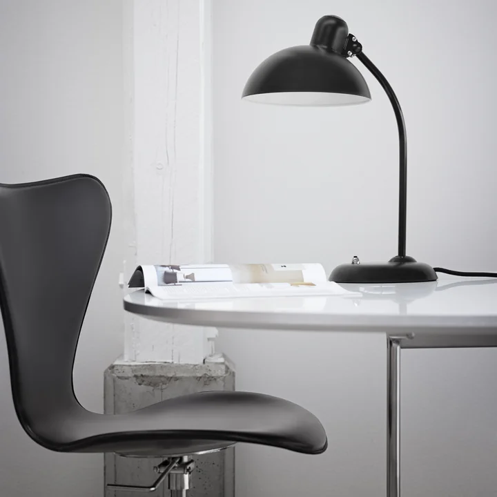 Timeless desk lamp in Bauhaus style