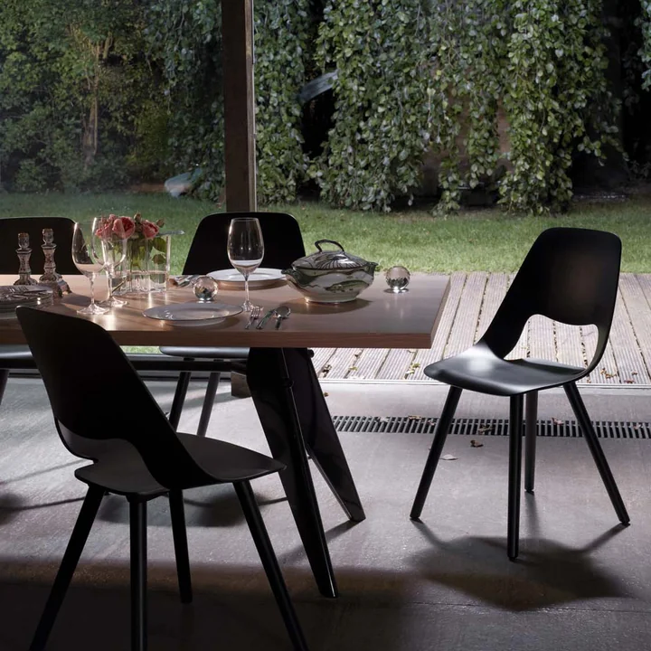 Em Table Dining table from Vitra Oak in natural / black