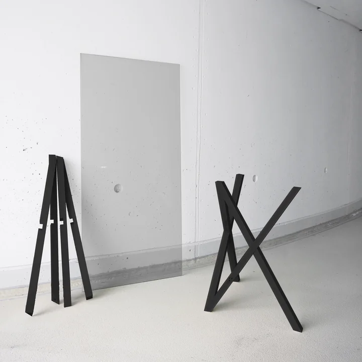 The table trestle Mika by Hans Hansen in black