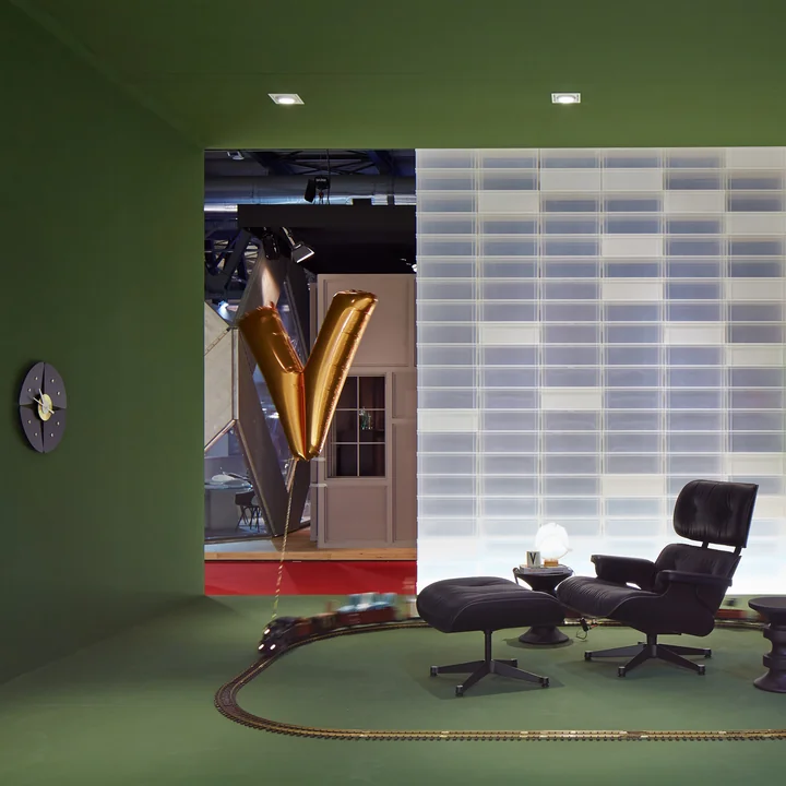 Vitra - Petal Clock, black / brass