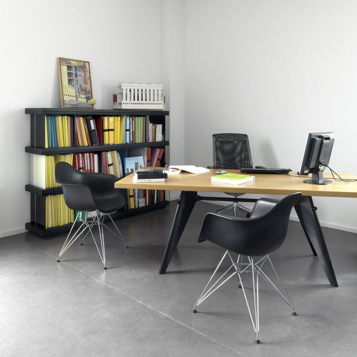 EM Table Dining table and Eames Plastic Armchair DAR by Vitra