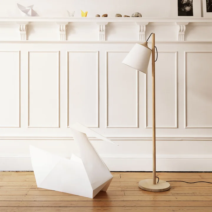 An Eye-Catcher in any Living Room: Muuto Pull Floor Lamp
