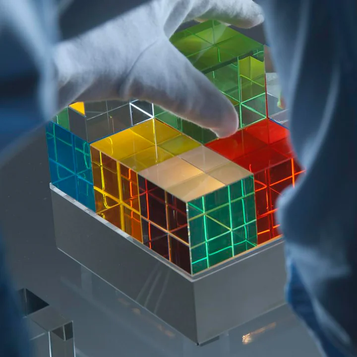 Tecnolumen - Cube Light, colours - with hand