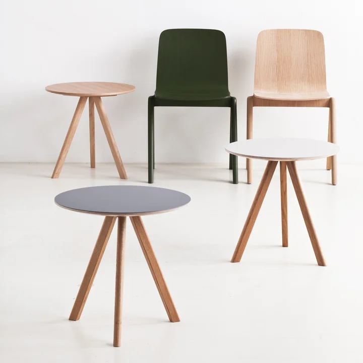 The Copenhague CPH20 side table from HAY in its various versions with chairs