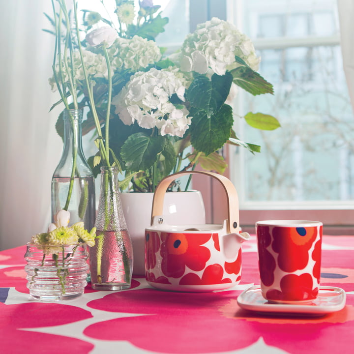 Oiva Unikko Teapot and mug from Marimekko