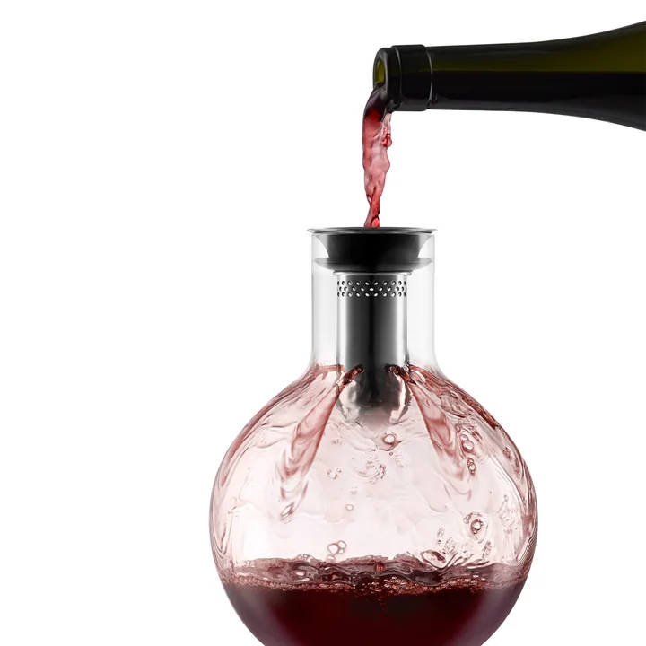 Eva Solo - Decanter 0.75 L, being filled