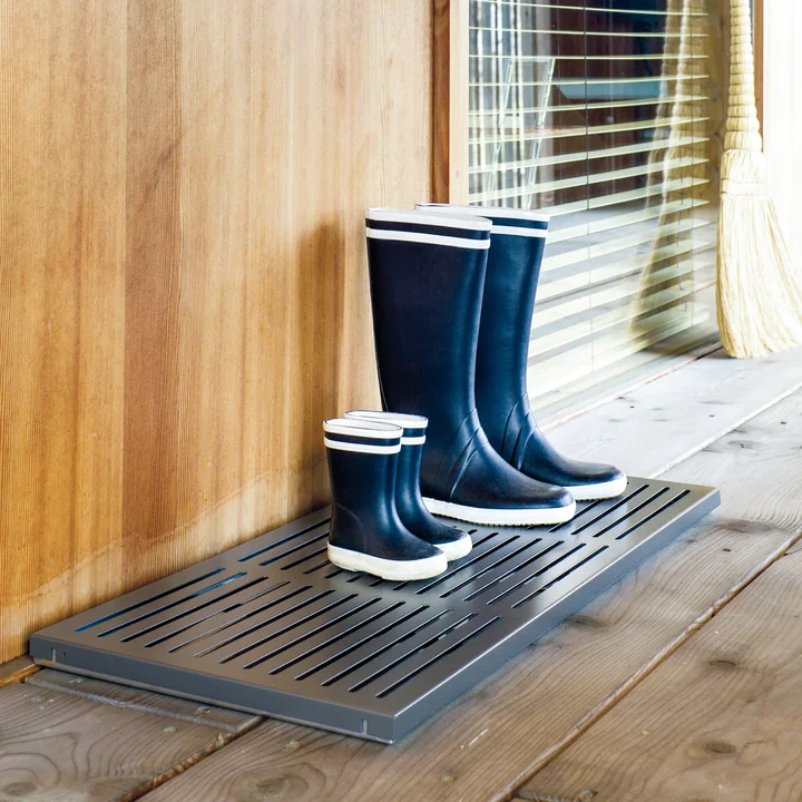 The drip shoe rack for small and large shoes