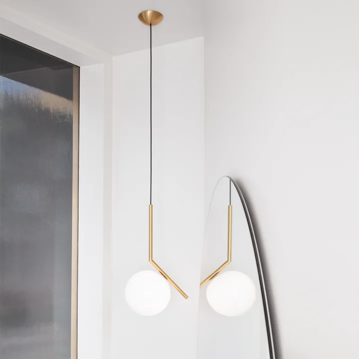The IC S1 BRO pendant light, brass from Flos in the living room