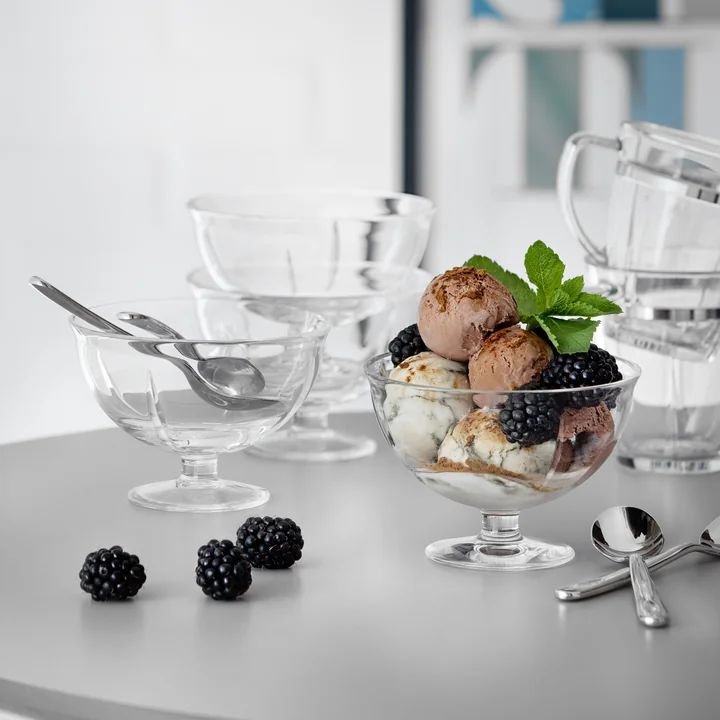 Stylish bowl for desserts