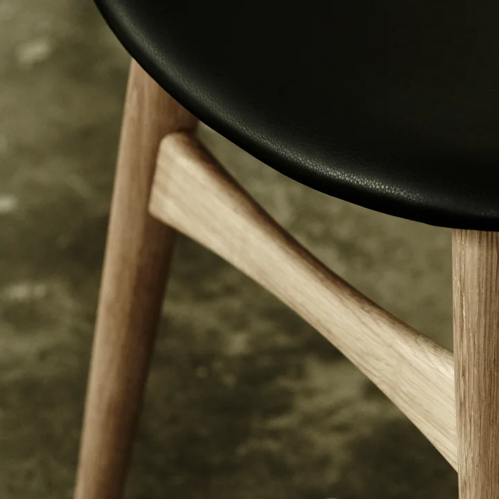 CH33 from Carl Hansen in the finish oiled oak / leather black