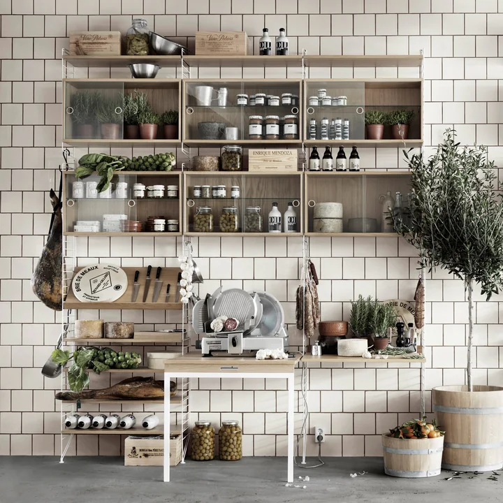 Display cabinet with sliding doors from String