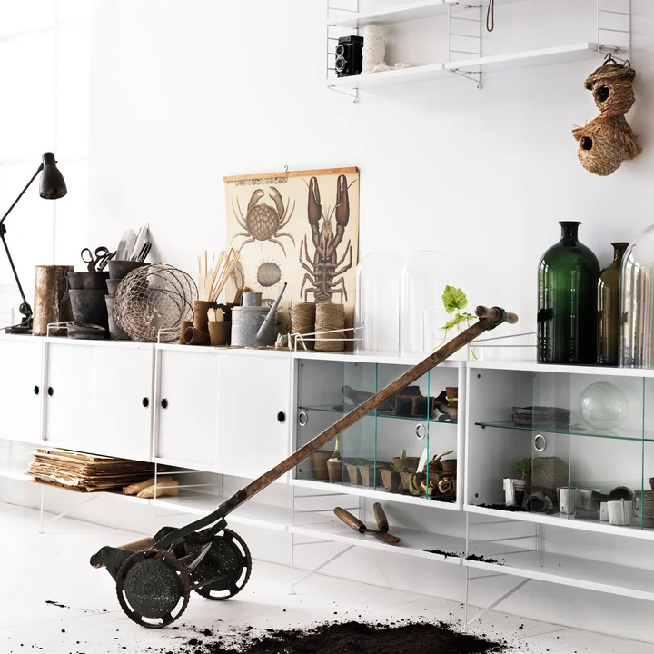 Display cabinet with sliding doors from String