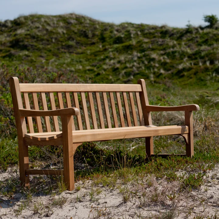 The England Bench 180 from Skagerak in a hilly landscape