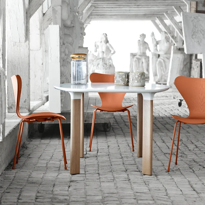 Series 7 chair, monochrome Chevalier orange by Fritz Hansen