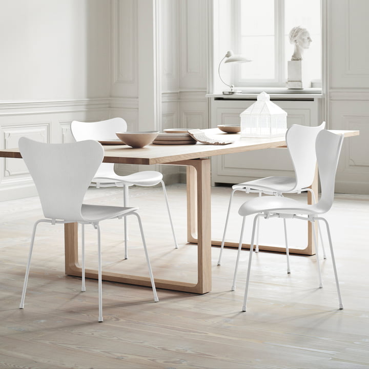 Series 7 chair, monochrome white by Fritz Hansen