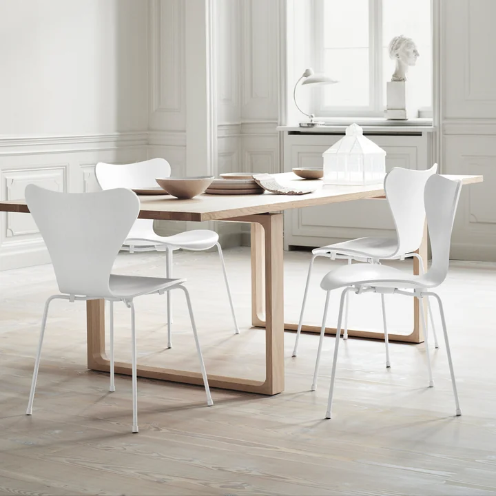 Series 7 chair, monochrome white by Fritz Hansen