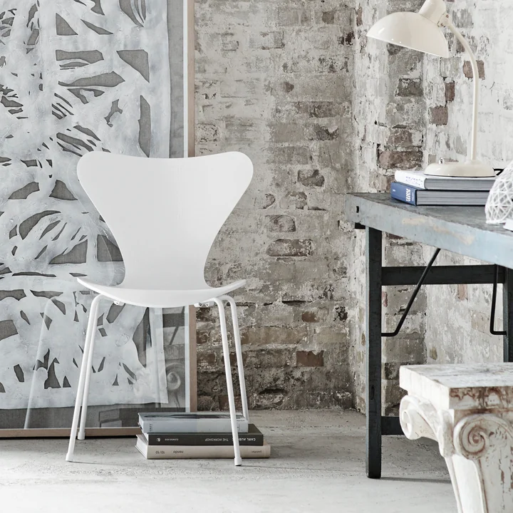 Series 7 chair, monochrome white by Fritz Hansen