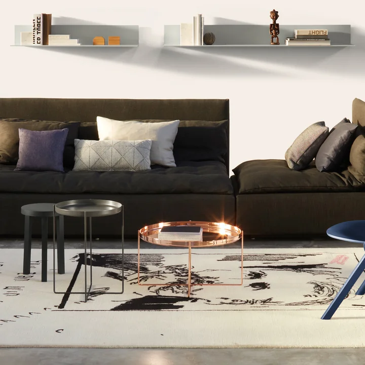 The CM05 Habibi side table in copper and black from e15