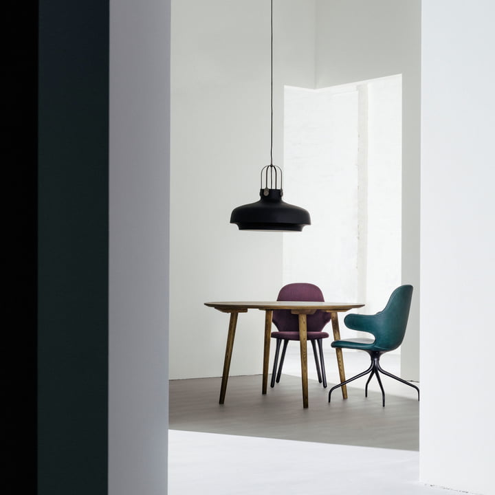 Copenhagen SC8 pendant luminaire with the In Between table SK4 from & Tradition