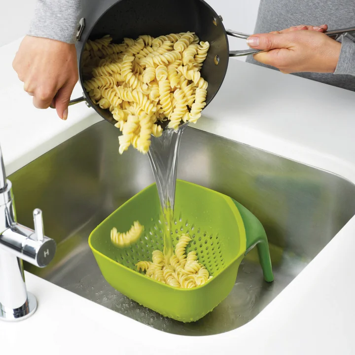 Joseph Joseph - Square Colander Medium in Green