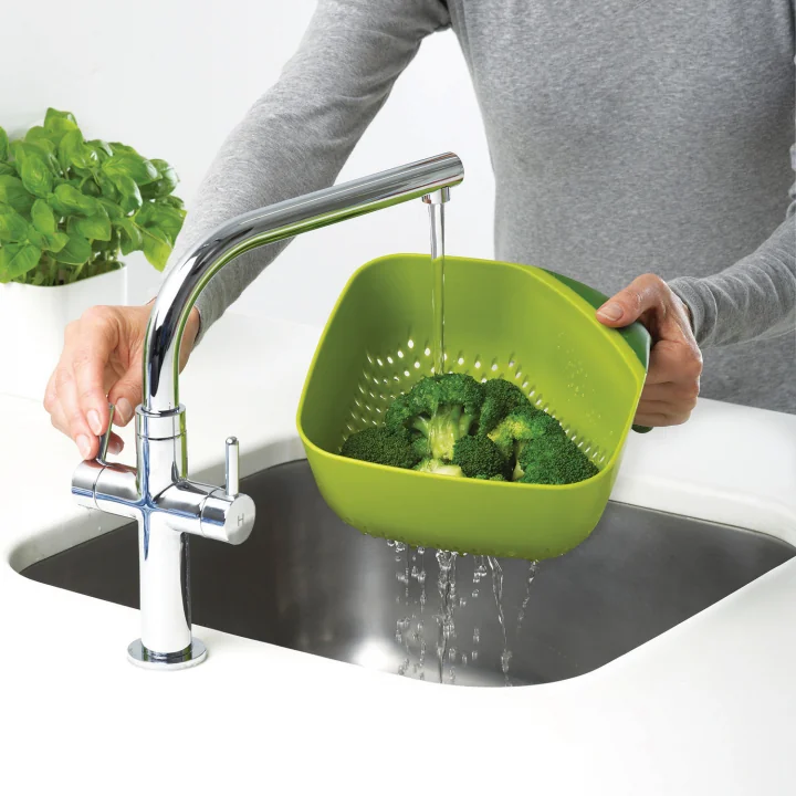 Joseph Joseph - Square Colander Medium in Green