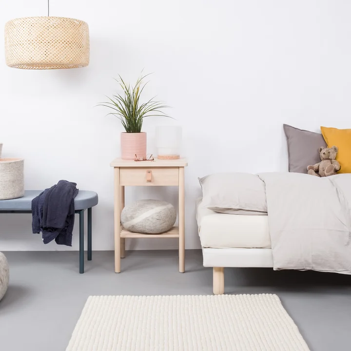 Linéa Rectangular rug from myfelt in front of the bed.