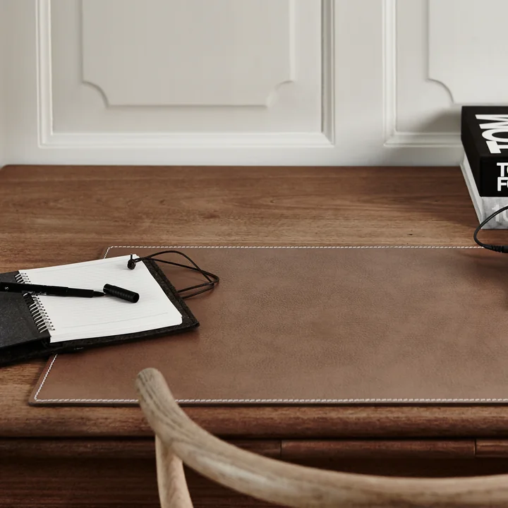 Elegant working mat made of recycled leather