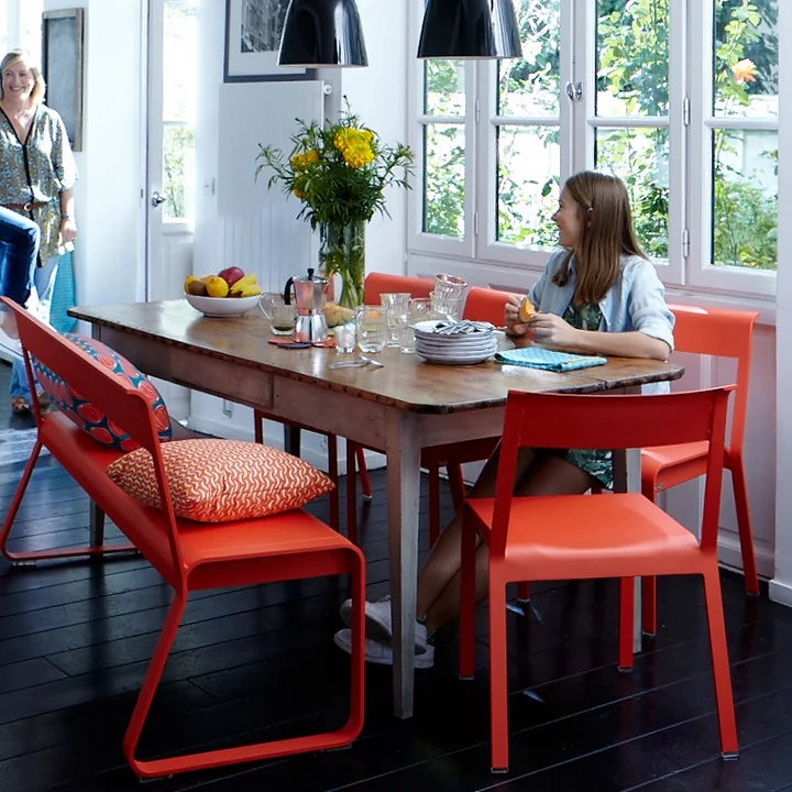 Set clear color accents.