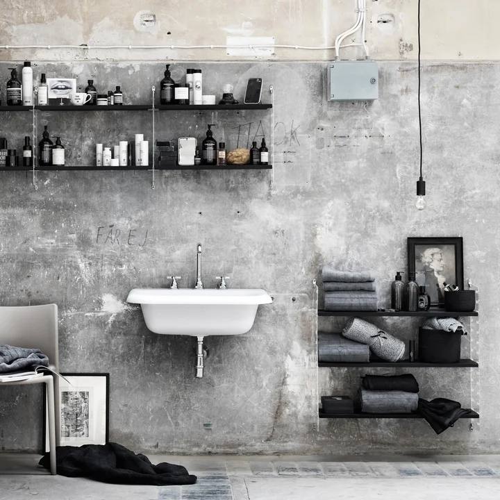 Pocket Plex wall shelf from String in the bathroom