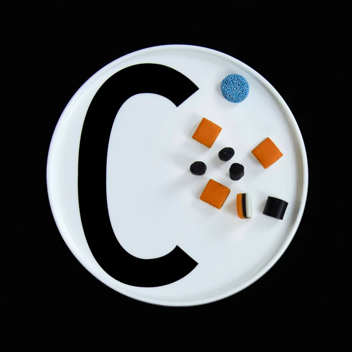 With the AJ porcelain plate C from Design Letters the meal tastes twice as good