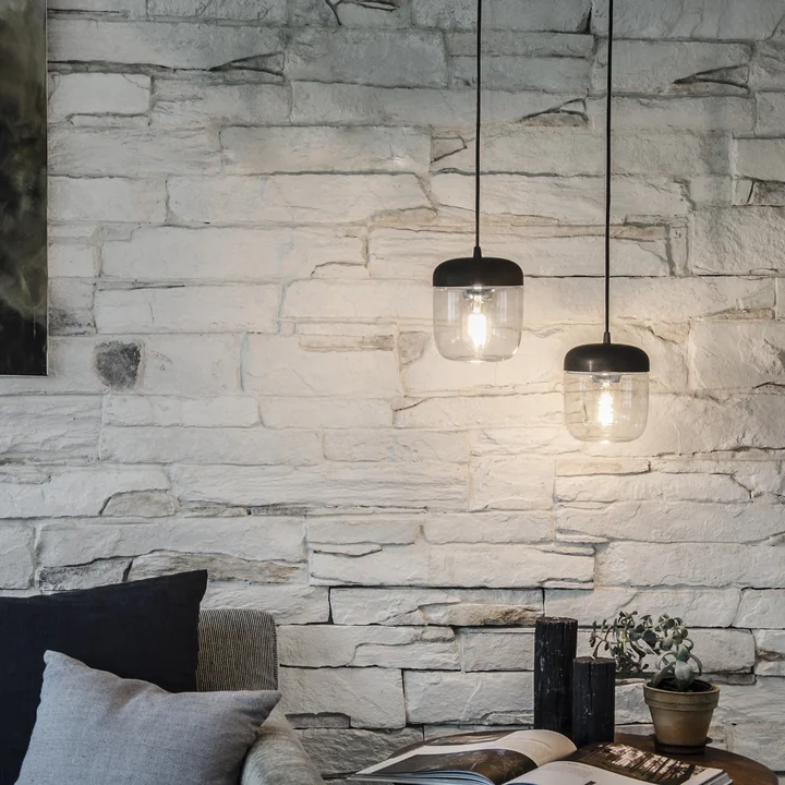 Acorn pendant lamp in the form of an acorn