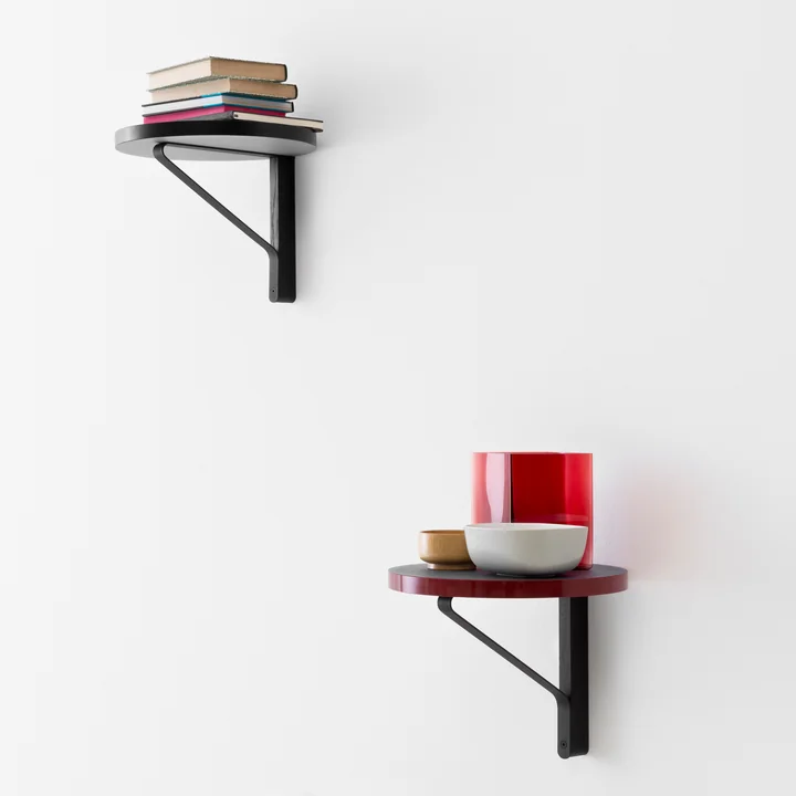 Diagonal, bent steel struts