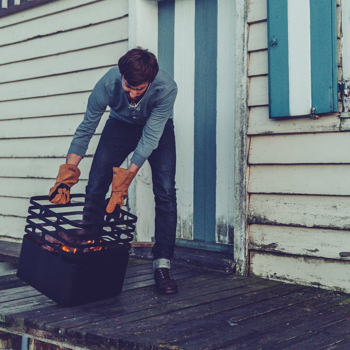 Rotating fire basket and grill gloves from Höfats