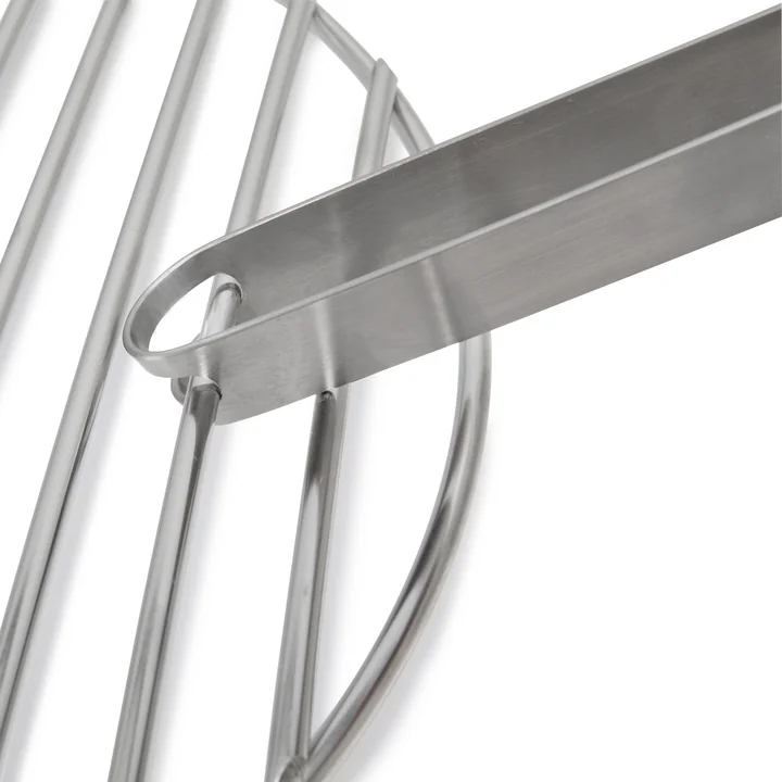 Tool for inserting the grill grid