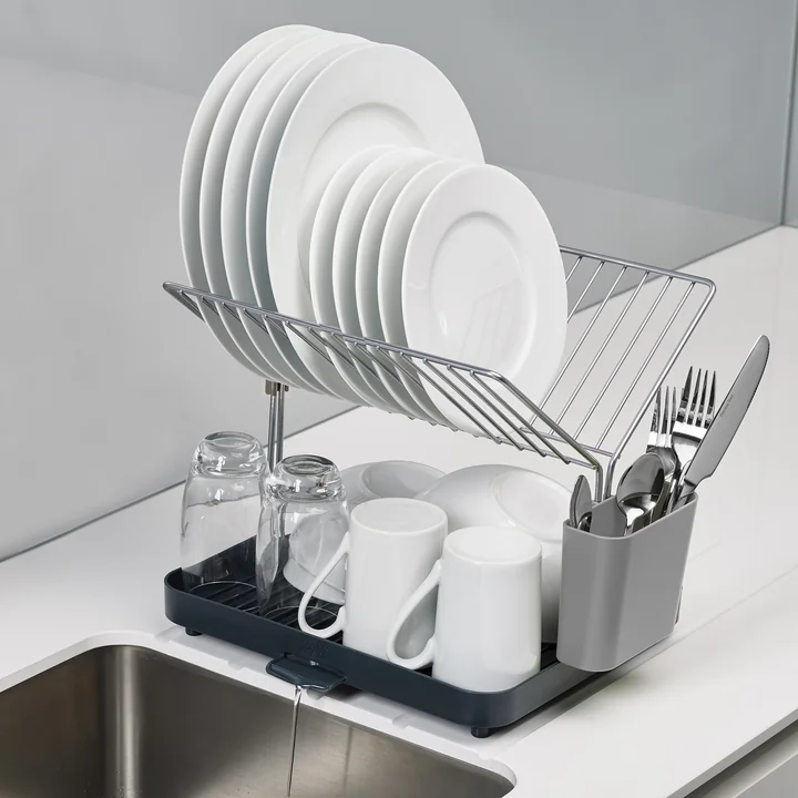 Room for up to 15 dining plates