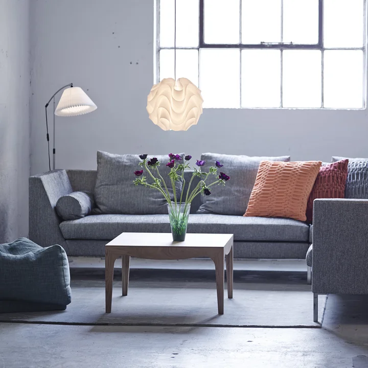 Swinging designed lampshade