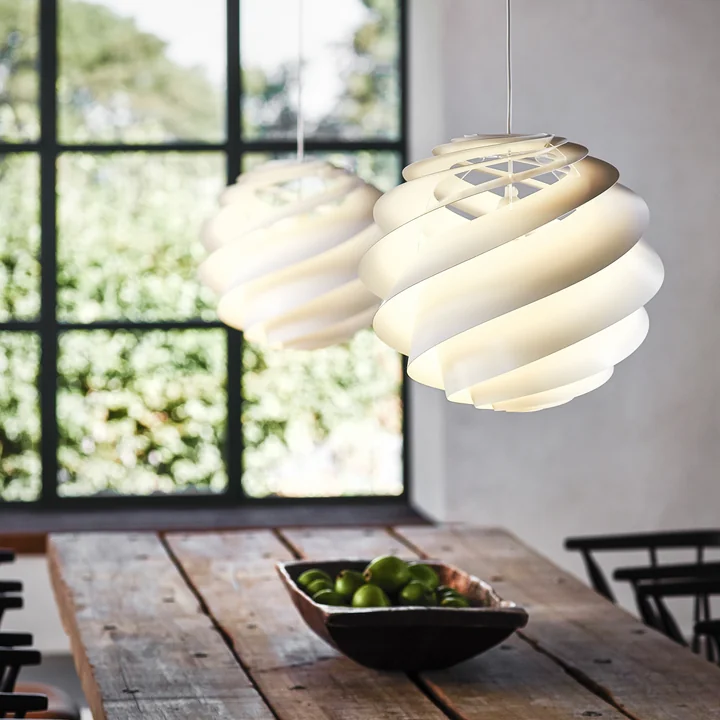 Lamp with swirling lampshade