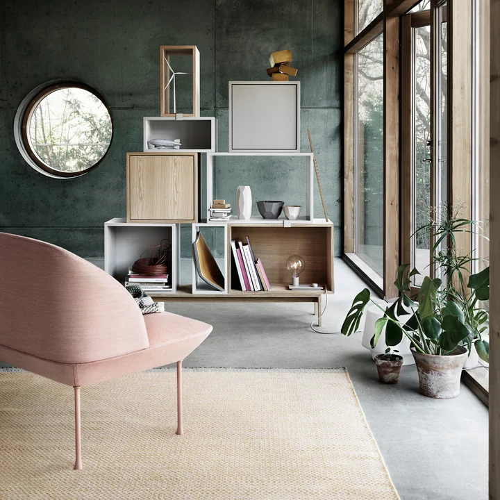 The Stacked shelf, the Ply Rug carpet and the Oslo sofa from Muuto