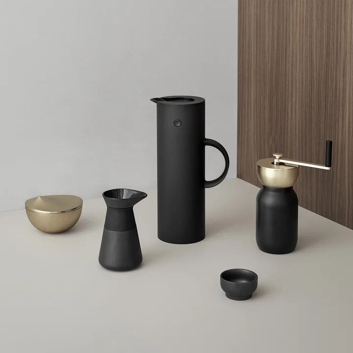 Collar and Theo Series with soft EM 77 Stelton Vacuum Jug