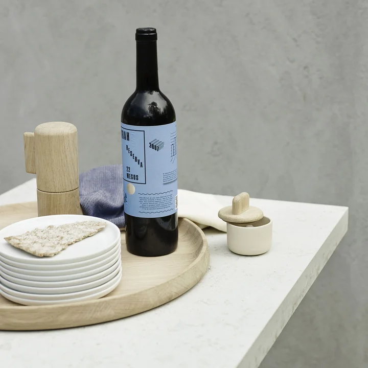 Paddle spice grinder and Nordic tray