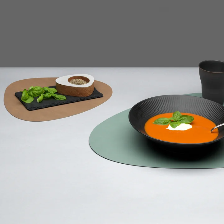 Round Table Mat from Lind DNA in 2 sizes