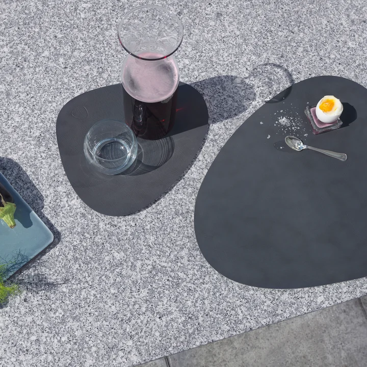 Gray table mat from Lind DNA in small and large