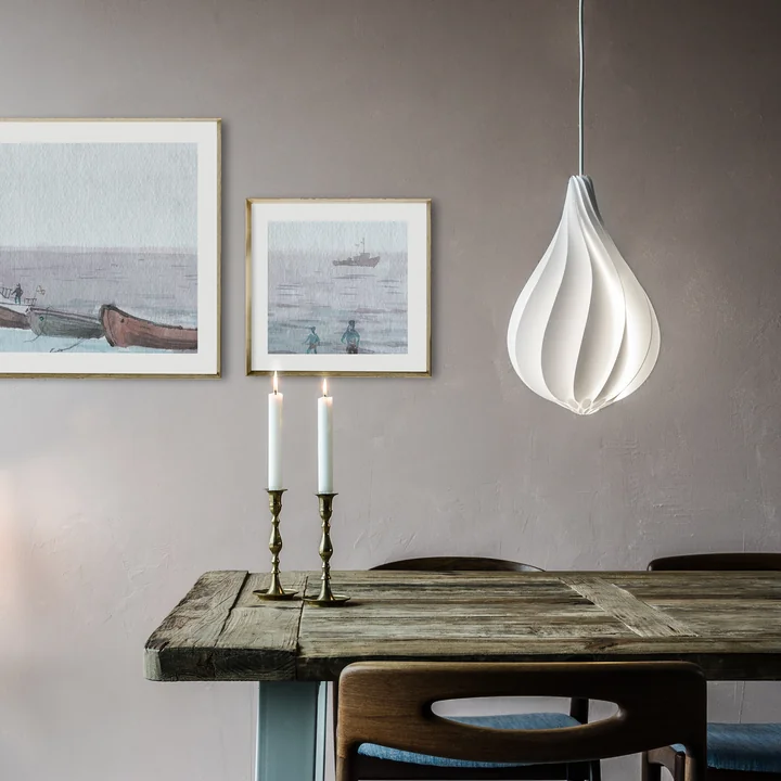 The white lamp shade for your dining table