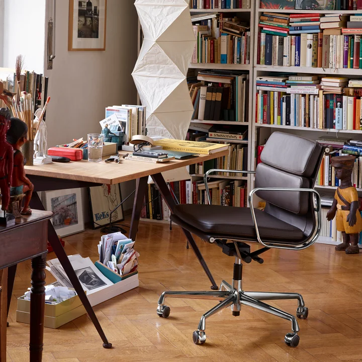 The Vitra Soft Pad Chair EA 217 in a cozy home office