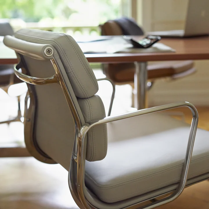 The Vitra Soft Pad Chair EA 217 with its comfortable cushions