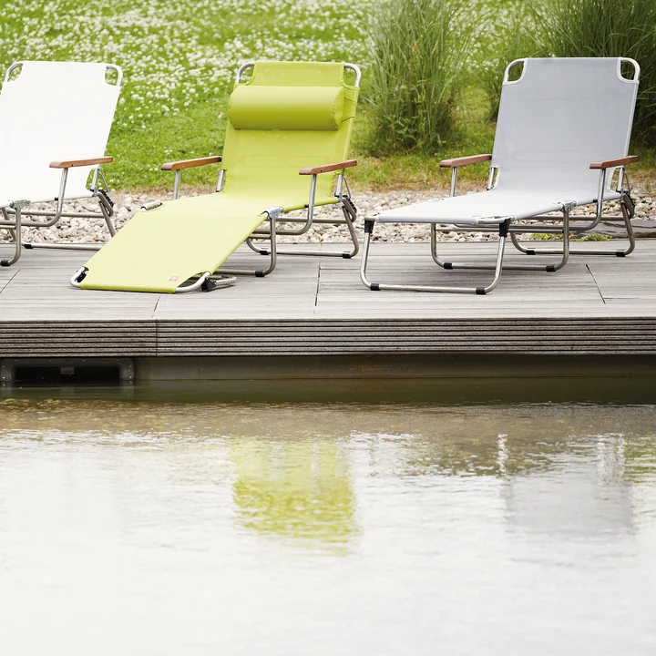 Tripod lounger Amigo 40+ with armrest from Fiam